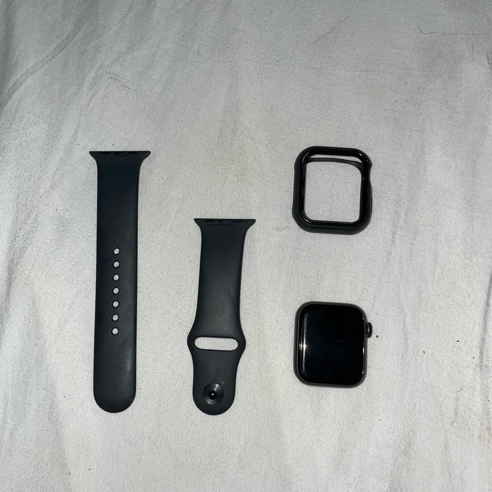 Apple Watch SE w/case